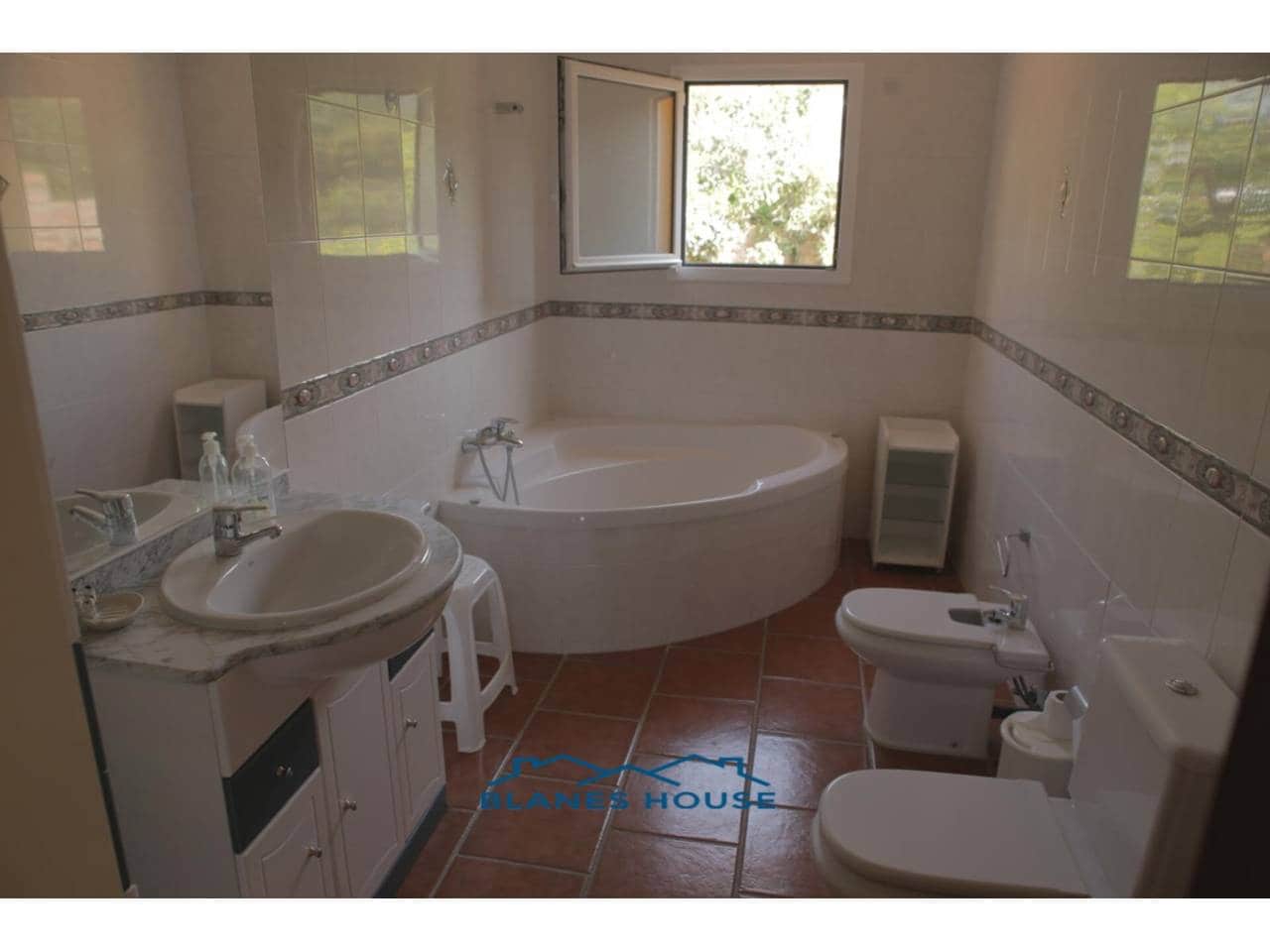 5 sypialnia Willa na sprzedaż w Lloret de Mar z basenem garażem - 410 000 € (Ref: 8826823)