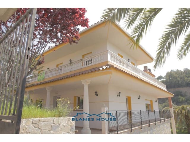 5 soveværelse Villa til salg i Lloret de Mar med swimmingpool garage - € 410.000 (Ref: 8826823)