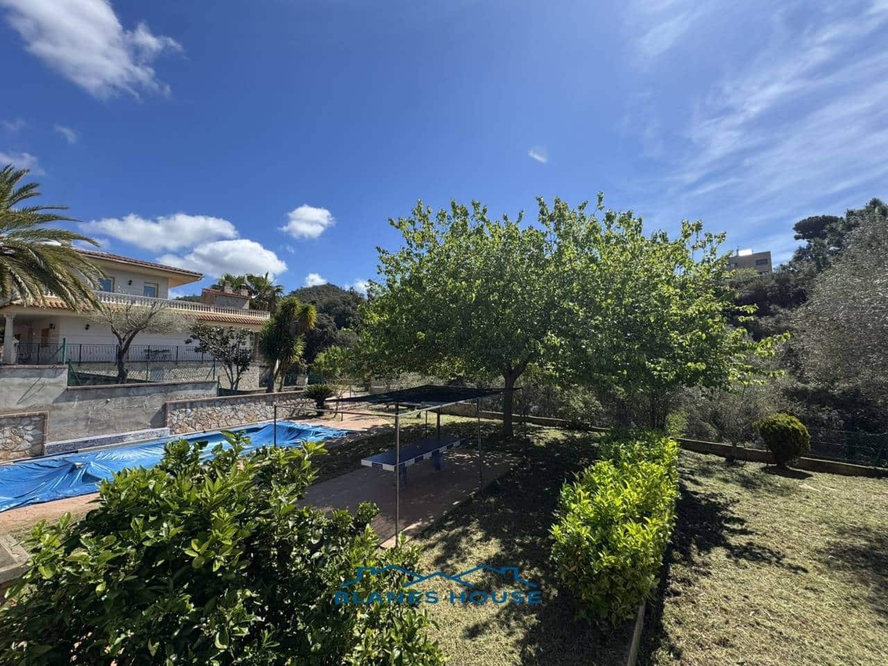 5 sypialnia Willa na sprzedaż w Lloret de Mar z basenem garażem - 410 000 € (Ref: 8826823)