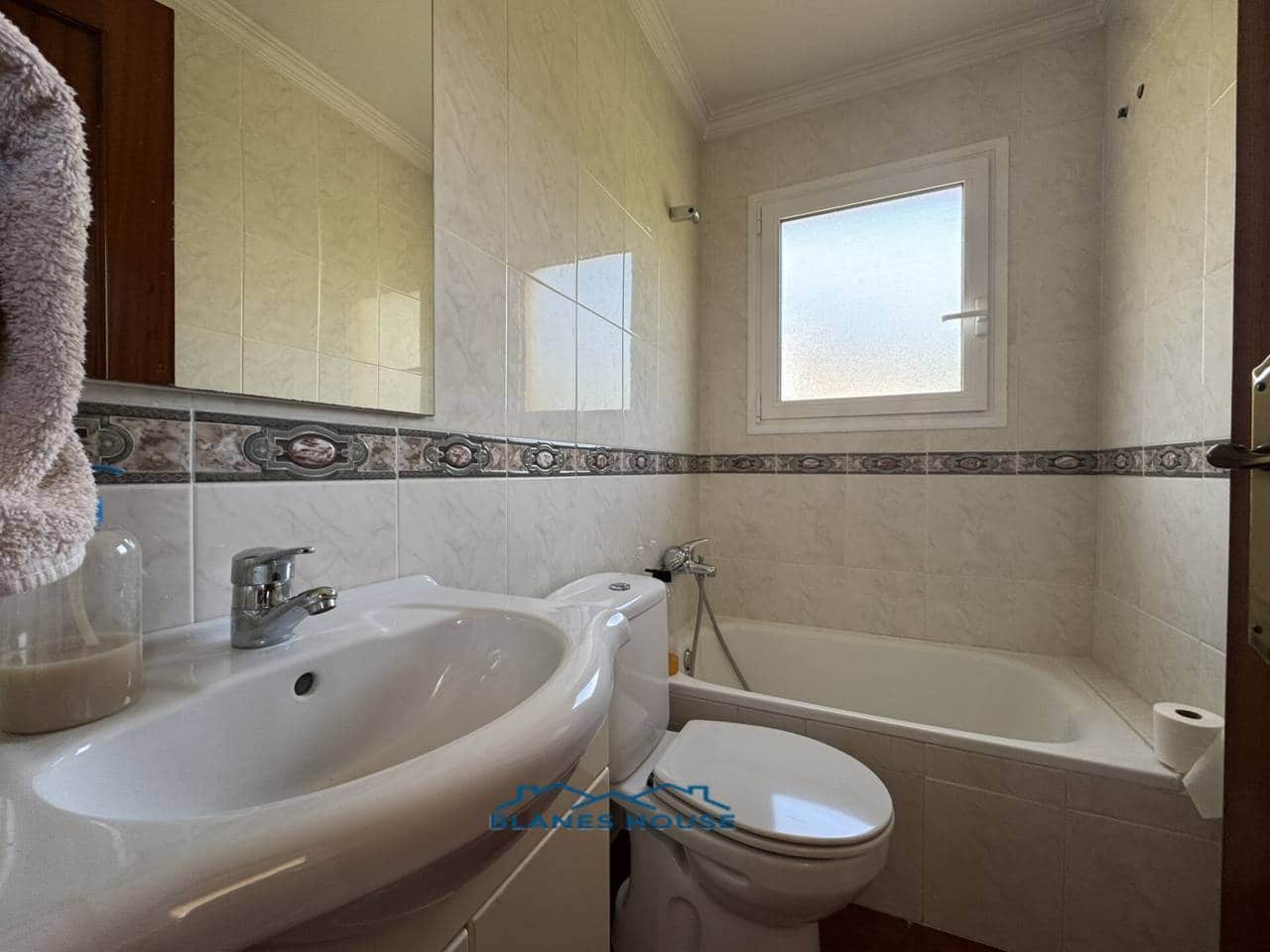 5 sypialnia Willa na sprzedaż w Lloret de Mar z basenem garażem - 410 000 € (Ref: 8826823)