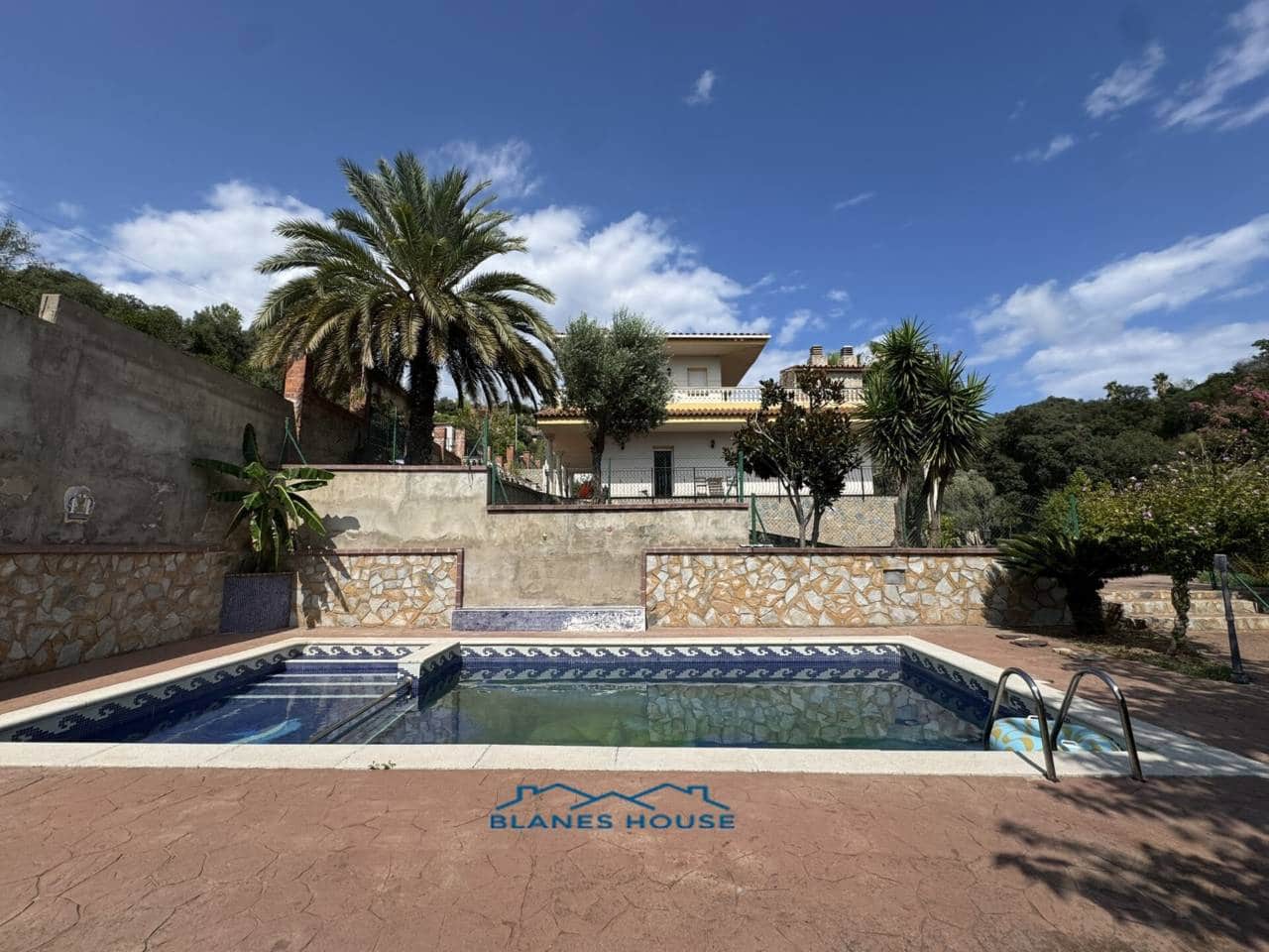 5 sypialnia Willa na sprzedaż w Lloret de Mar z basenem garażem - 410 000 € (Ref: 8826823)