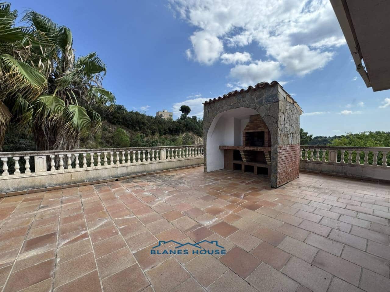 5 sypialnia Willa na sprzedaż w Lloret de Mar z basenem garażem - 410 000 € (Ref: 8826823)