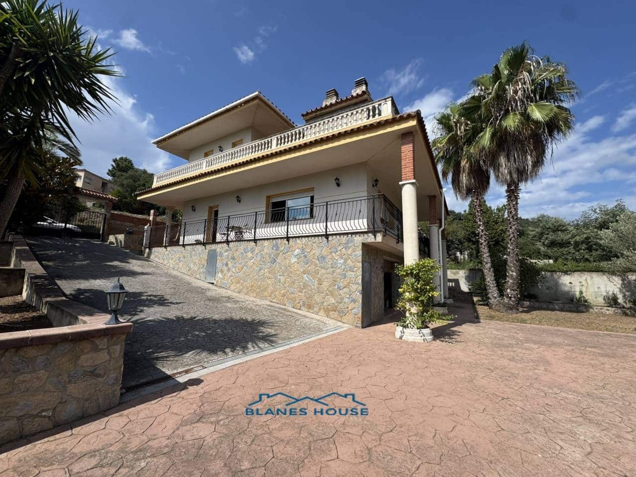 5 sypialnia Willa na sprzedaż w Lloret de Mar z basenem garażem - 410 000 € (Ref: 8826823)