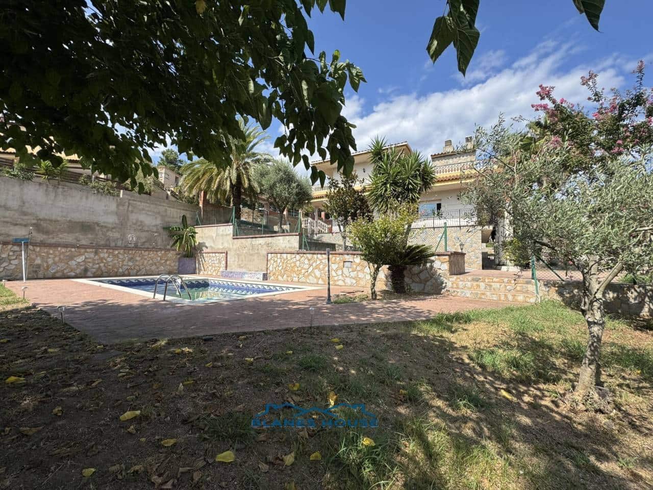 5 sypialnia Willa na sprzedaż w Lloret de Mar z basenem garażem - 410 000 € (Ref: 8826823)