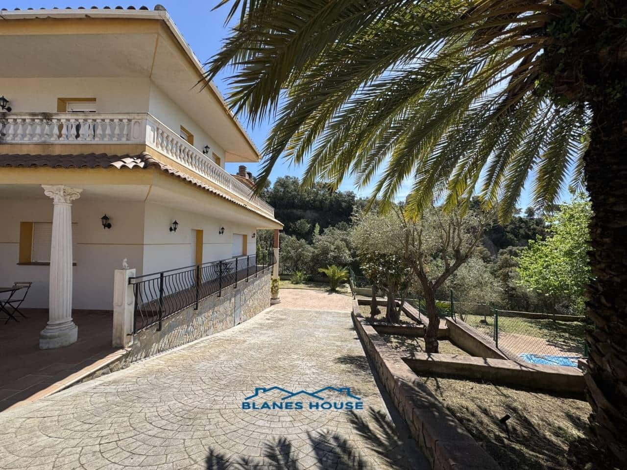 5 sypialnia Willa na sprzedaż w Lloret de Mar z basenem garażem - 410 000 € (Ref: 8826823)