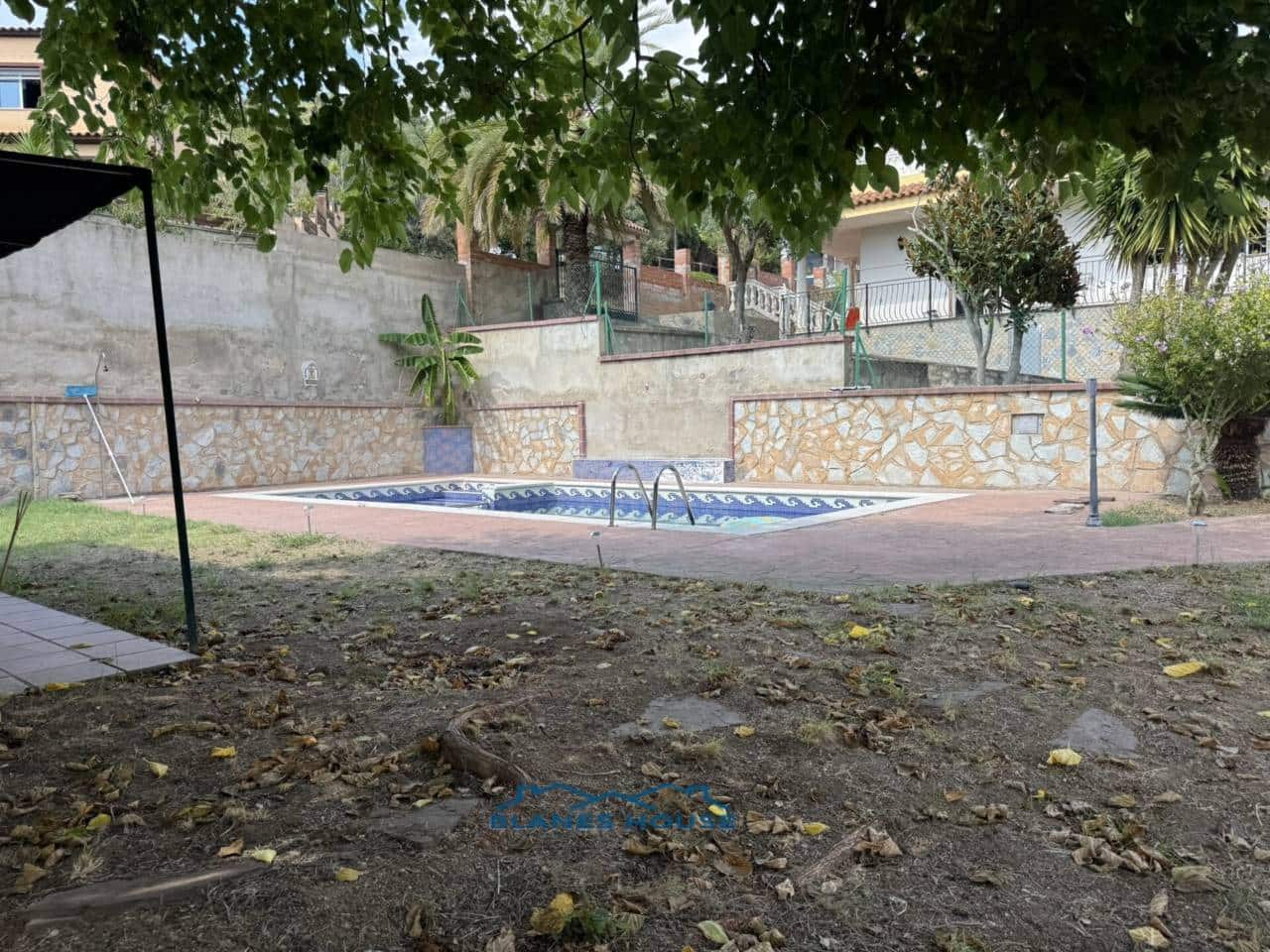 5 sypialnia Willa na sprzedaż w Lloret de Mar z basenem garażem - 410 000 € (Ref: 8826823)