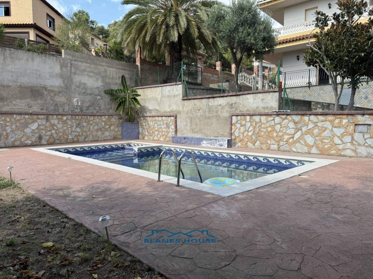 5 sypialnia Willa na sprzedaż w Lloret de Mar z basenem garażem - 410 000 € (Ref: 8826823)