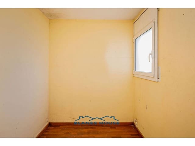 4 bedroom Villa for sale in Vidreres with garage - € 235,000 (Ref: 8836069)