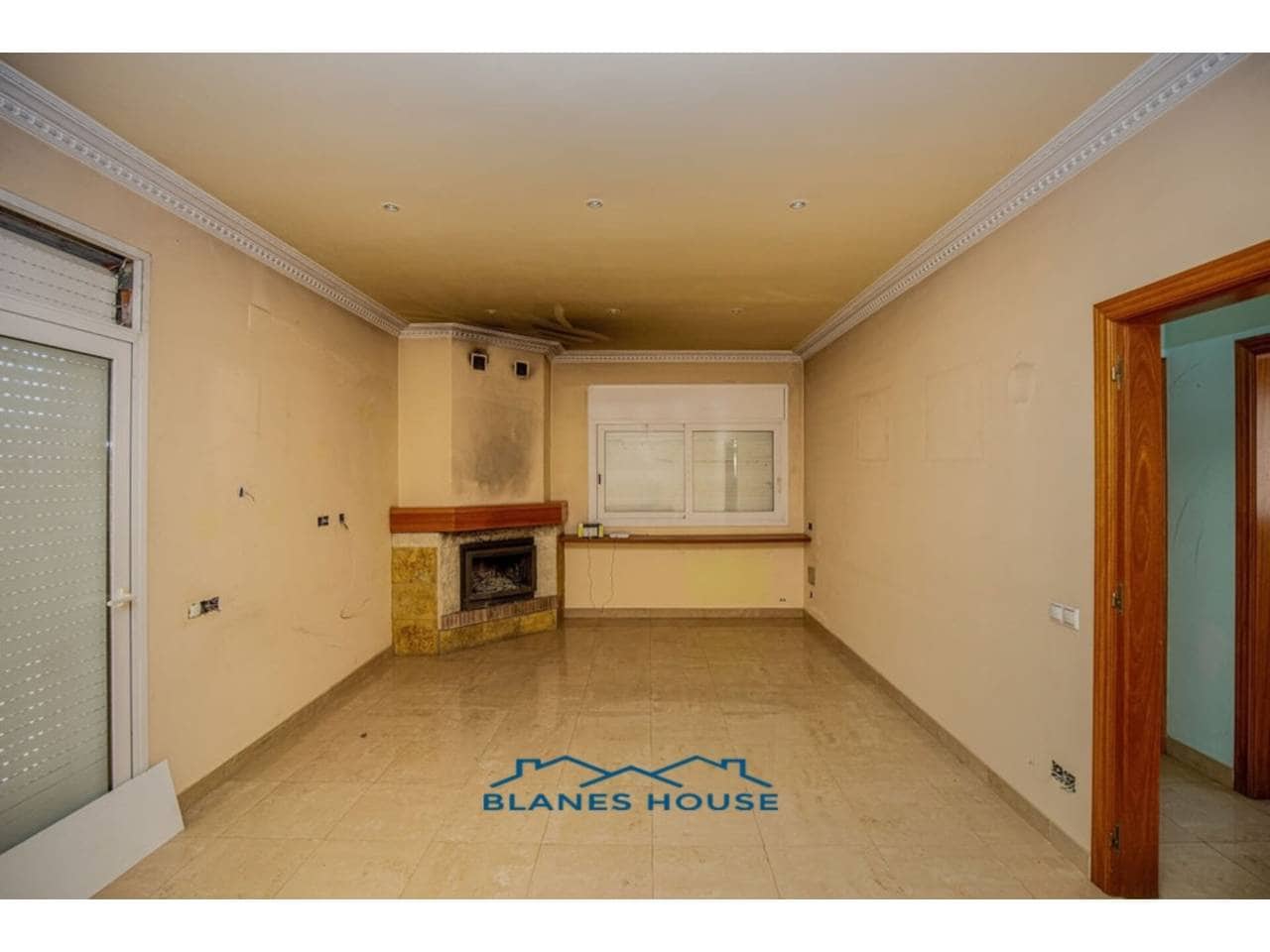 4 soverom Villa til salgs i Vidreres med garasje - € 235 000 (Ref: 8836069)