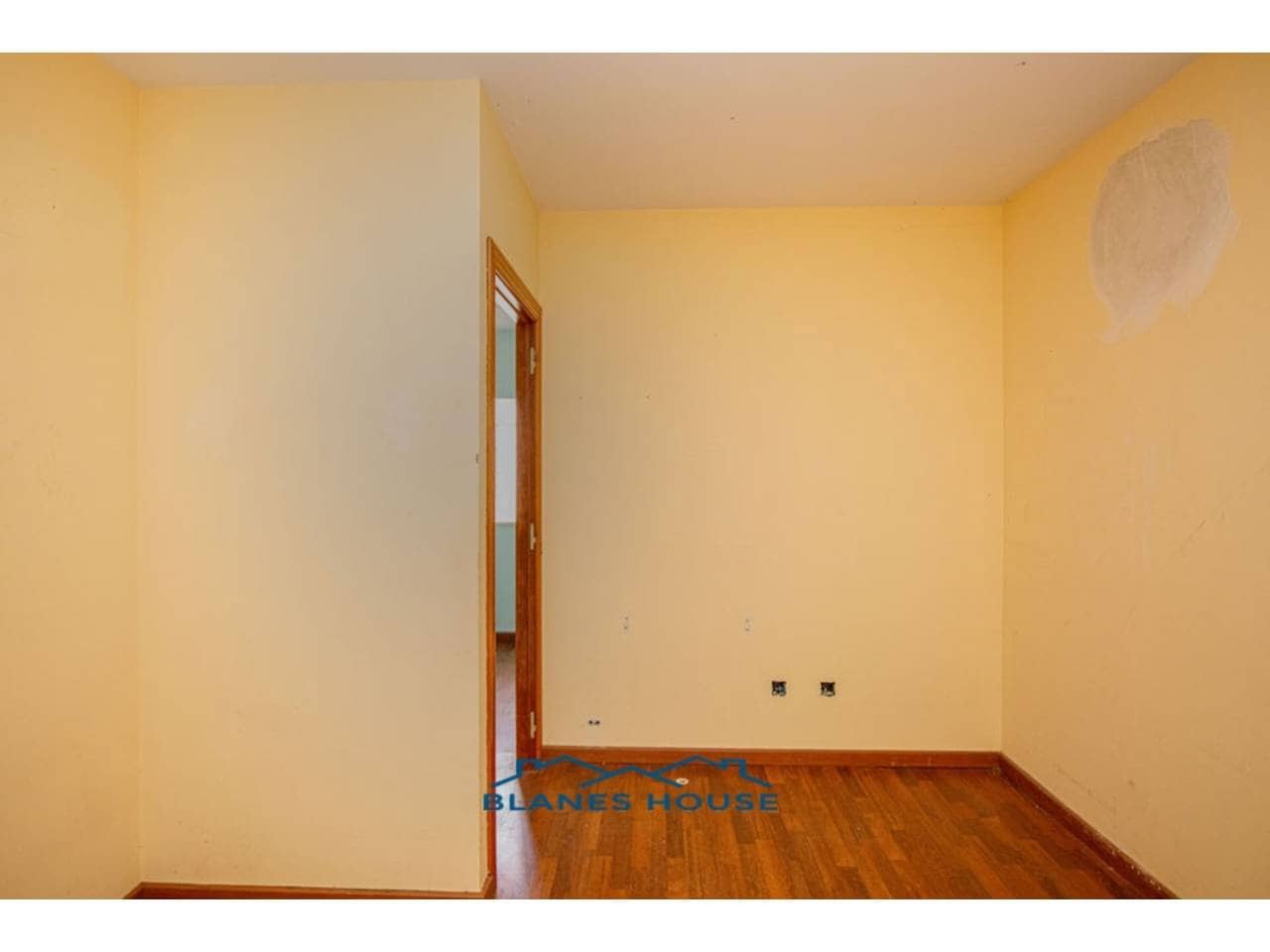 4 soverom Villa til salgs i Vidreres med garasje - € 235 000 (Ref: 8836069)