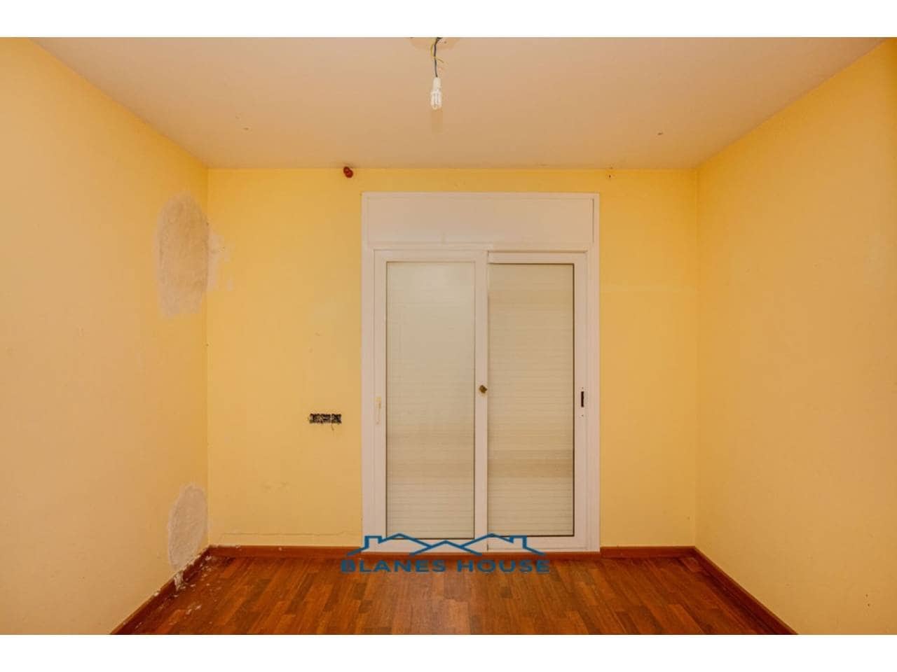 4 soverom Villa til salgs i Vidreres med garasje - € 235 000 (Ref: 8836069)