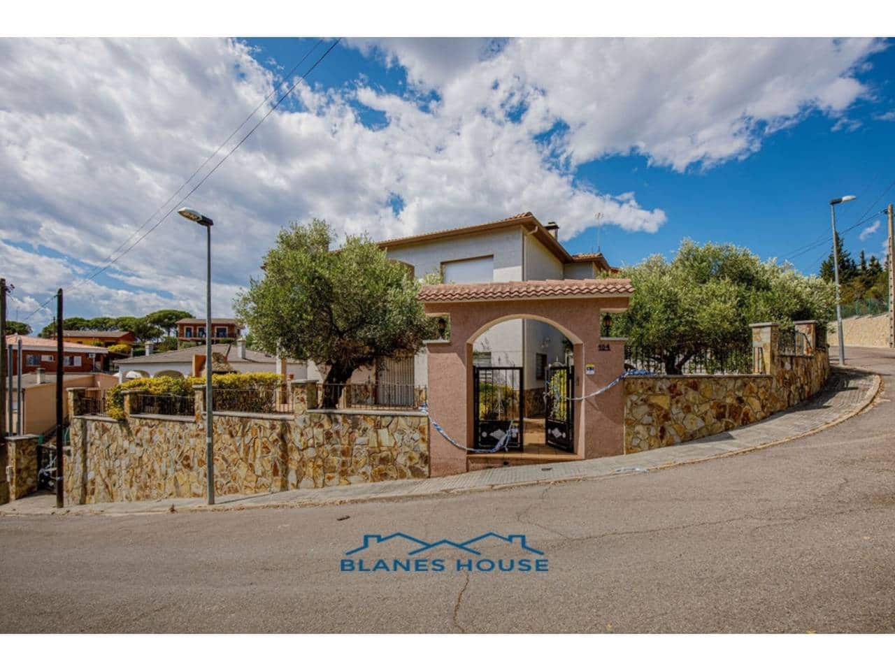 4 soverom Villa til salgs i Vidreres med garasje - € 235 000 (Ref: 8836069)