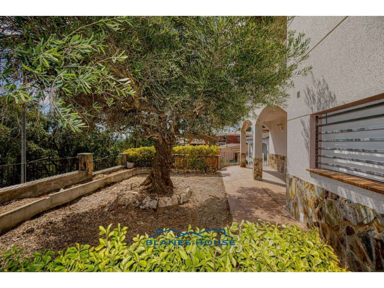 4 soverom Villa til salgs i Vidreres med garasje - € 235 000 (Ref: 8836069)