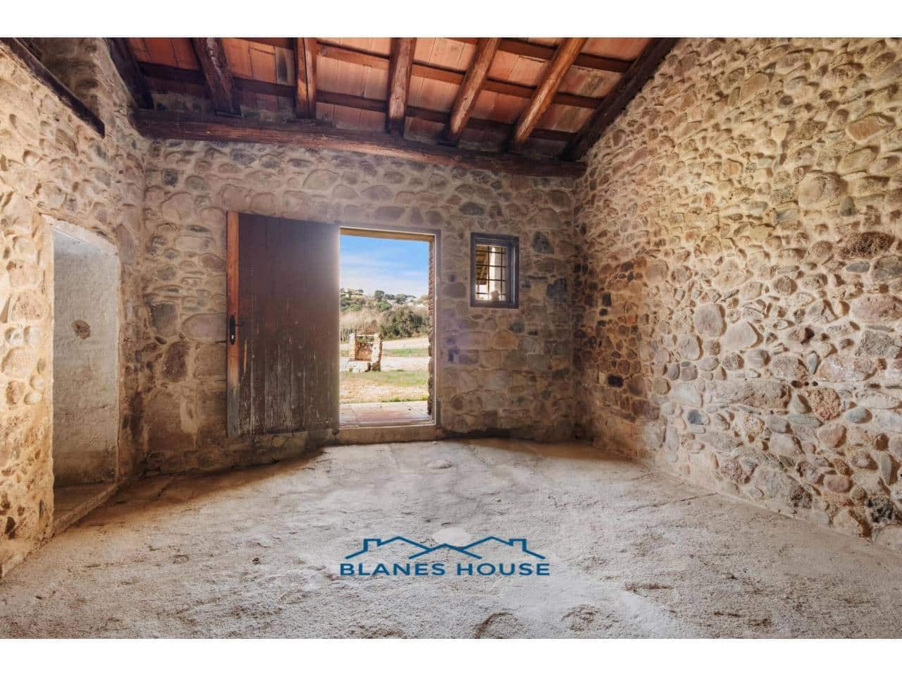 15 bedroom Finca/Country House for sale in Fogars de la Selva with garage - € 1,300,000 (Ref: 8848706)