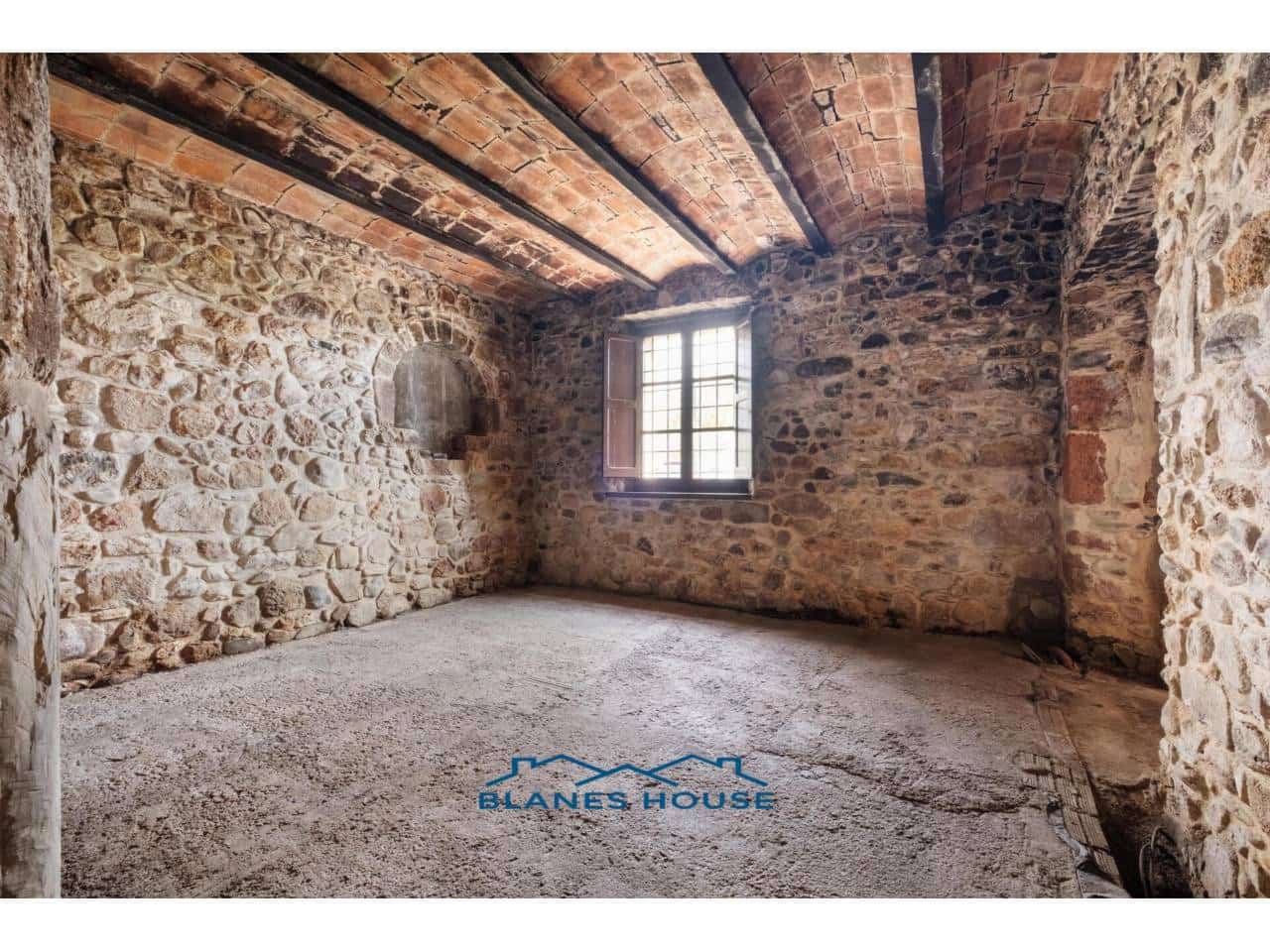 15 bedroom Finca/Country House for sale in Fogars de la Selva with garage - € 1,300,000 (Ref: 8848706)