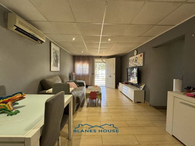 4 bedroom Villa for sale in Riudarenes - € 178,000 (Ref: 8907027)