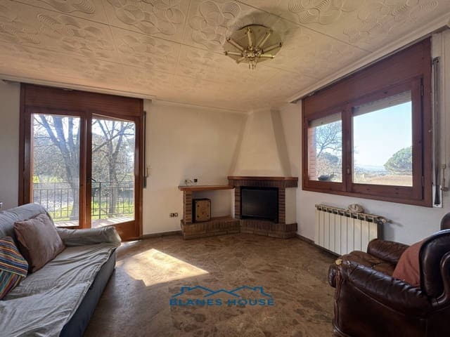 5 bedroom Villa for sale in Sils with garage - € 280,000 (Ref: 8925954)