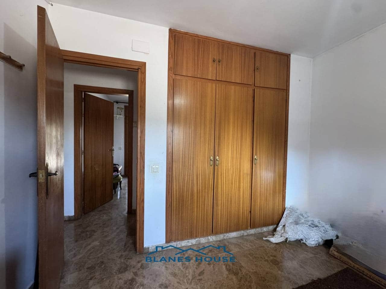 5 soveværelse Villa til salg i Sils med garage - € 280.000 (Ref: 8925954)