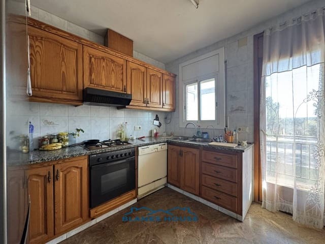 5 bedroom Villa for sale in Sils with garage - € 280,000 (Ref: 8925954)