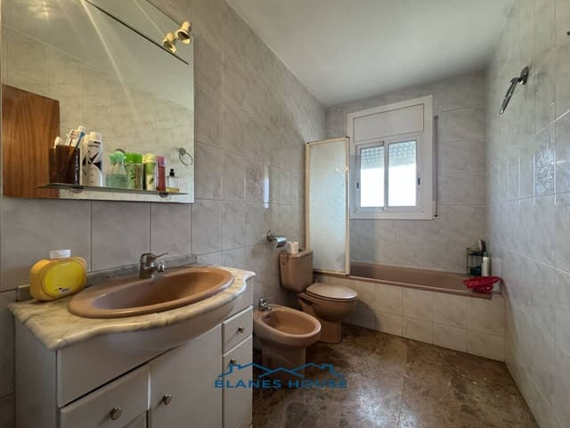 5 bedroom Villa for sale in Sils with garage - € 280,000 (Ref: 8925954)