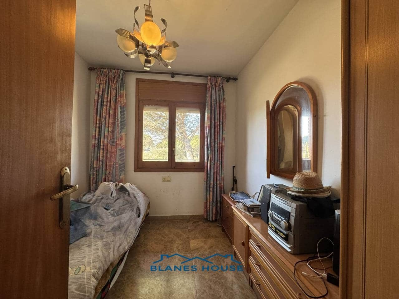 5 soveværelse Villa til salg i Sils med garage - € 280.000 (Ref: 8925954)