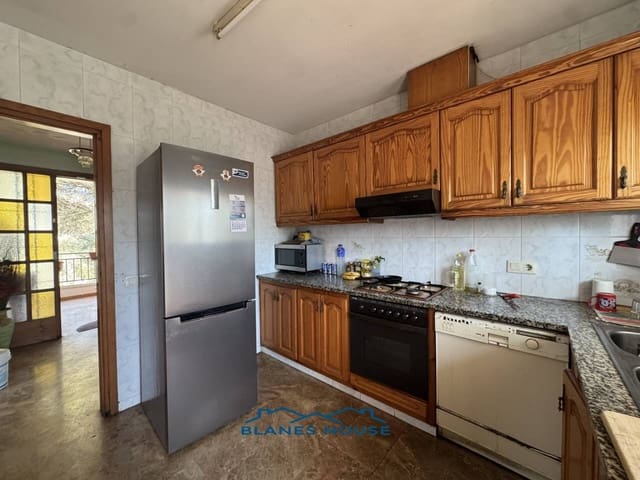 5 bedroom Villa for sale in Sils with garage - € 280,000 (Ref: 8925954)