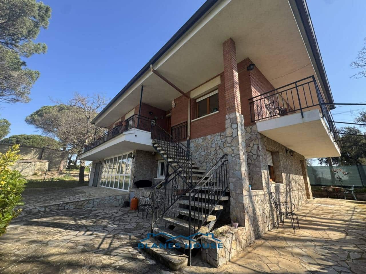 5 soveværelse Villa til salg i Sils med garage - € 280.000 (Ref: 8925954)