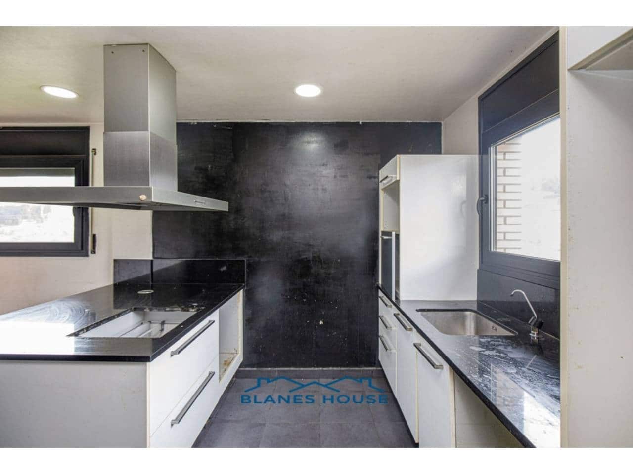 3 soveværelse Villa til salg i Caldes de Malavella med swimmingpool garage - € 320.000 (Ref: 8945872)