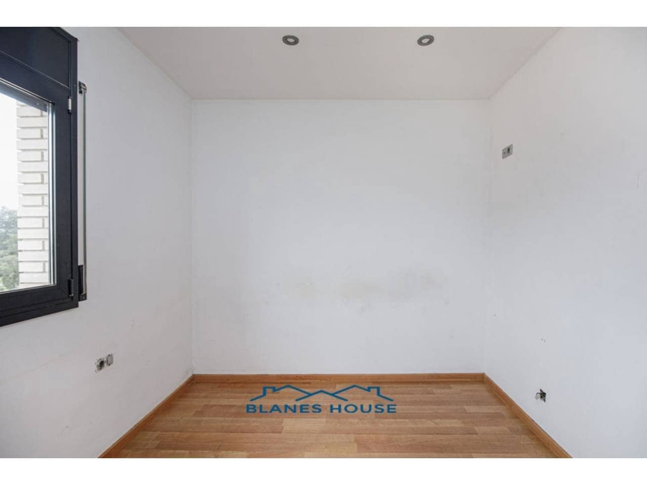 3 soveværelse Villa til salg i Caldes de Malavella med swimmingpool garage - € 320.000 (Ref: 8945872)