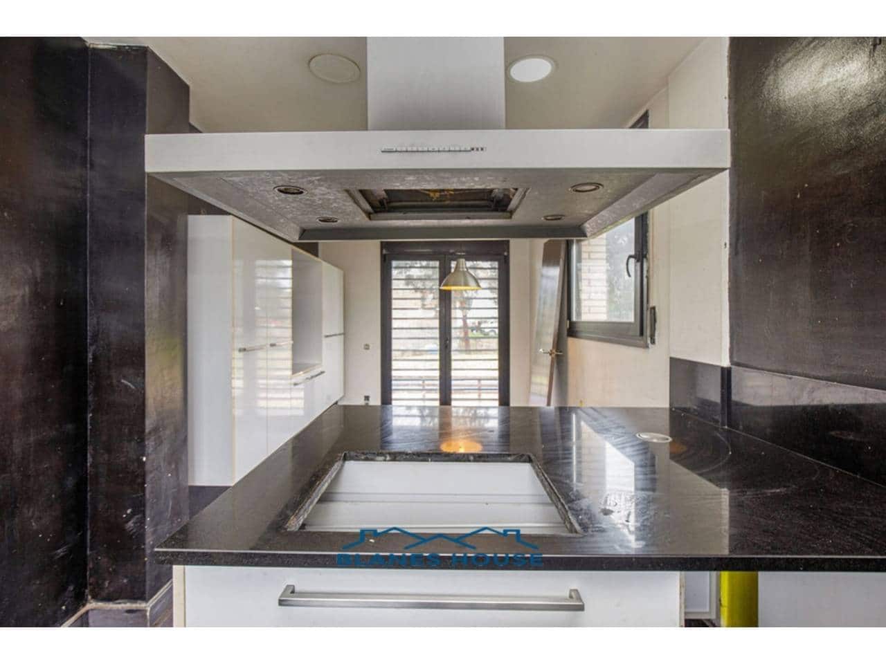 3 soveværelse Villa til salg i Caldes de Malavella med swimmingpool garage - € 320.000 (Ref: 8945872)