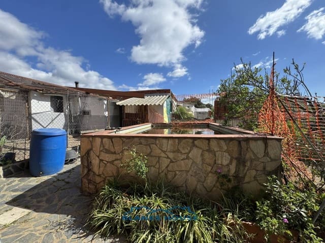 4 bedroom Villa for sale in Riudarenes with garage - € 230,000 (Ref: 8949987)