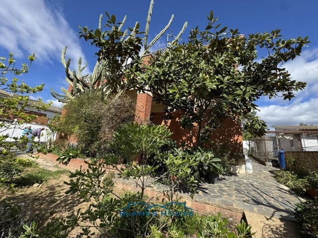 4 bedroom Villa for sale in Riudarenes with garage - € 230,000 (Ref: 8949987)