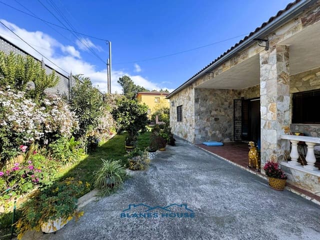 5 bedroom Villa for sale in Riudarenes - € 229,000 (Ref: 8949988)