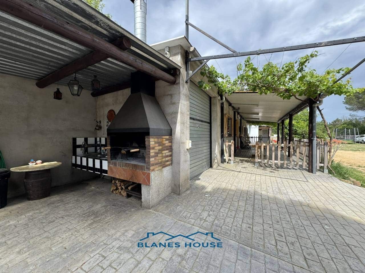 4 soveværelse Finca/Landehus til salg i Tordera med swimmingpool garage - € 475.000 (Ref: 9004936)