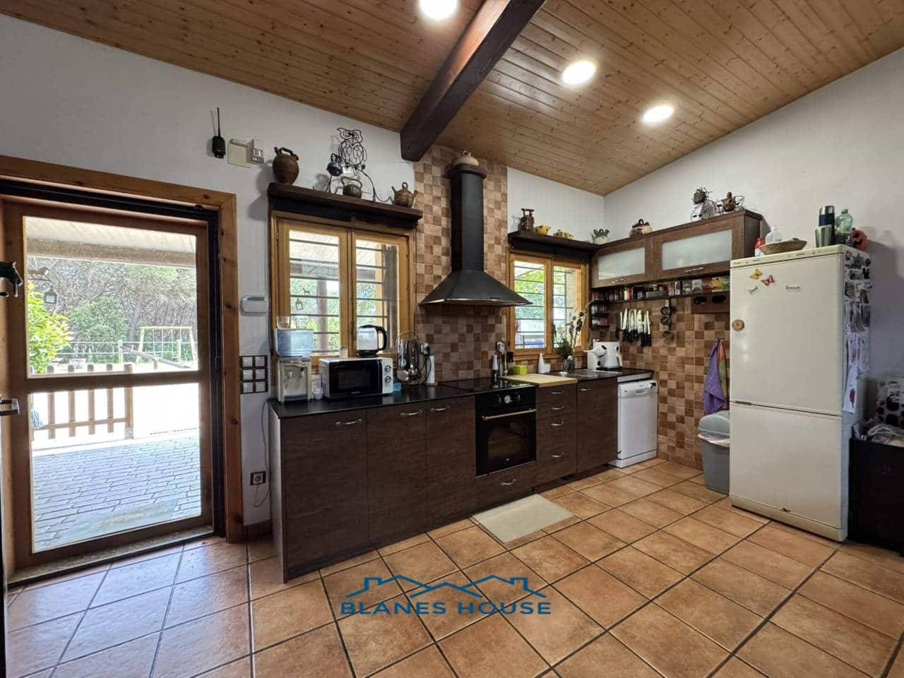 4 soveværelse Finca/Landehus til salg i Tordera med swimmingpool garage - € 475.000 (Ref: 9004936)