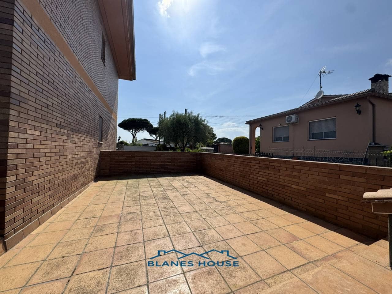 6 soveværelse Villa til salg i Sils med swimmingpool garage - € 365.000 (Ref: 9004937)