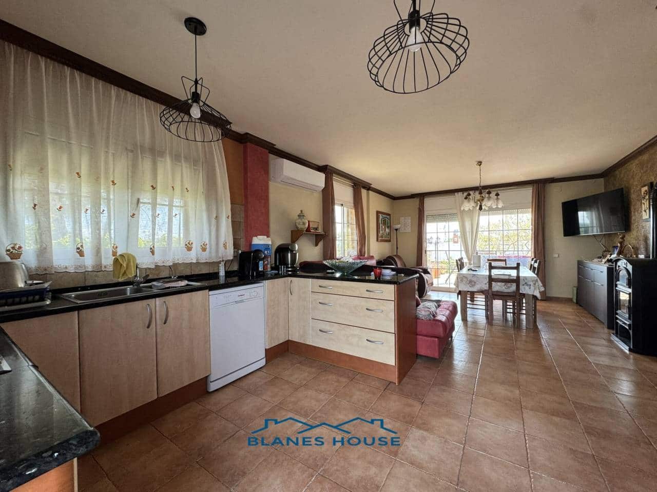 6 soveværelse Villa til salg i Sils med swimmingpool garage - € 365.000 (Ref: 9004937)