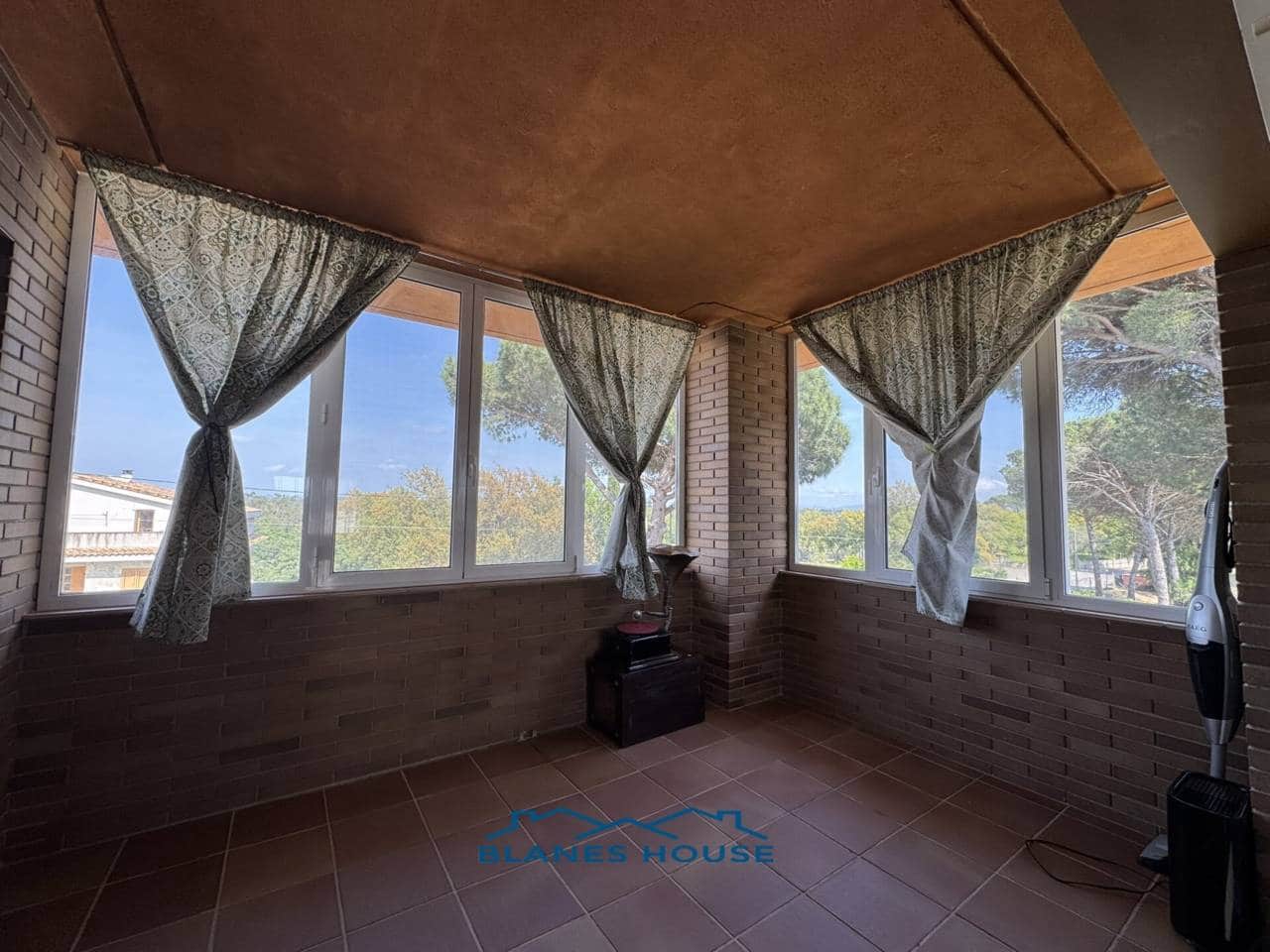 6 soveværelse Villa til salg i Sils med swimmingpool garage - € 365.000 (Ref: 9004937)