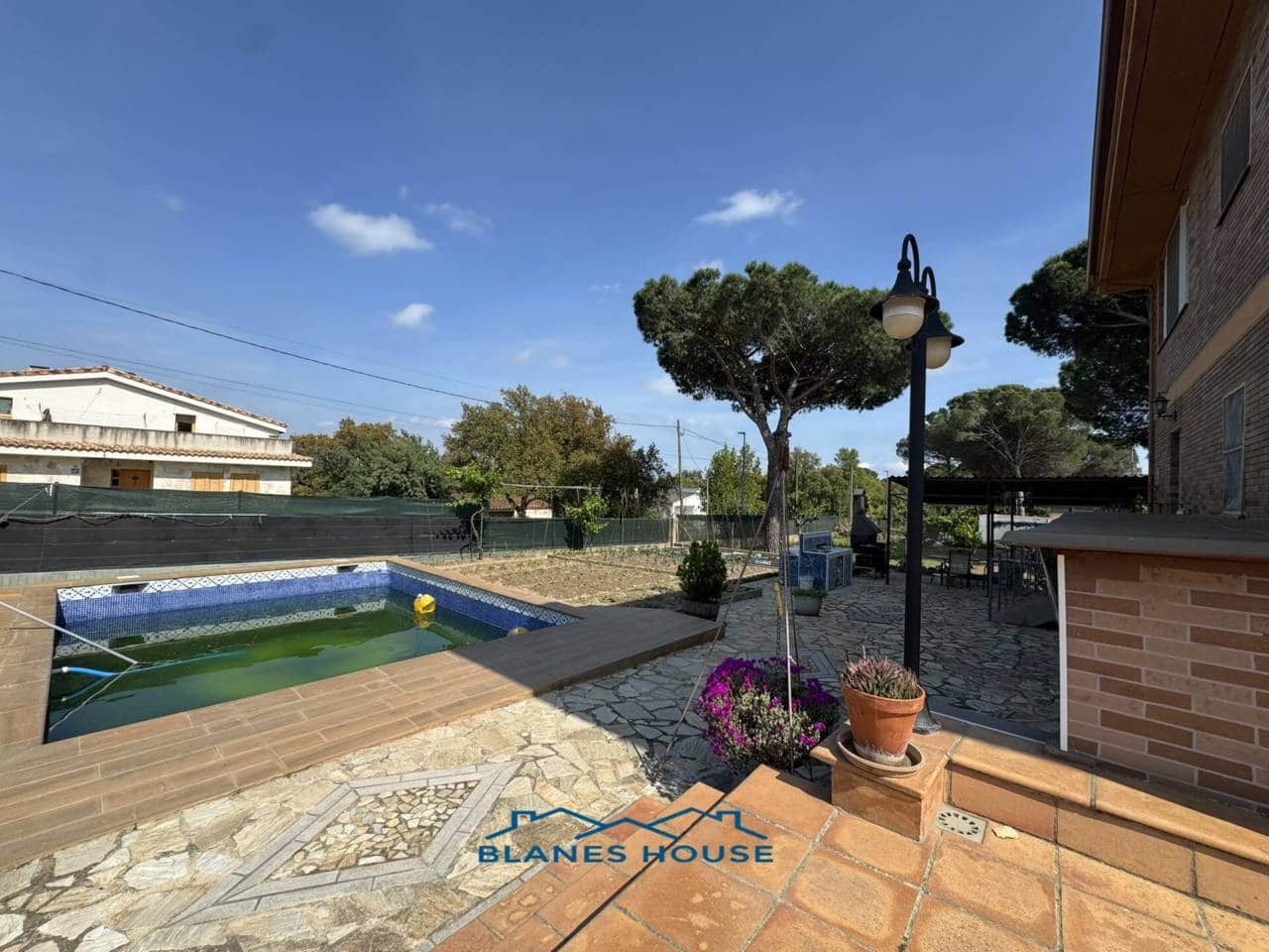 6 soveværelse Villa til salg i Sils med swimmingpool garage - € 365.000 (Ref: 9004937)