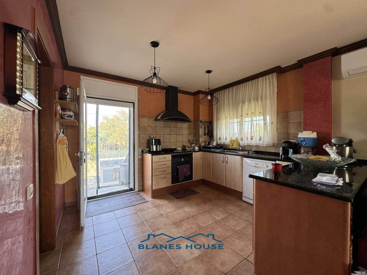 6 soveværelse Villa til salg i Sils med swimmingpool garage - € 365.000 (Ref: 9004937)