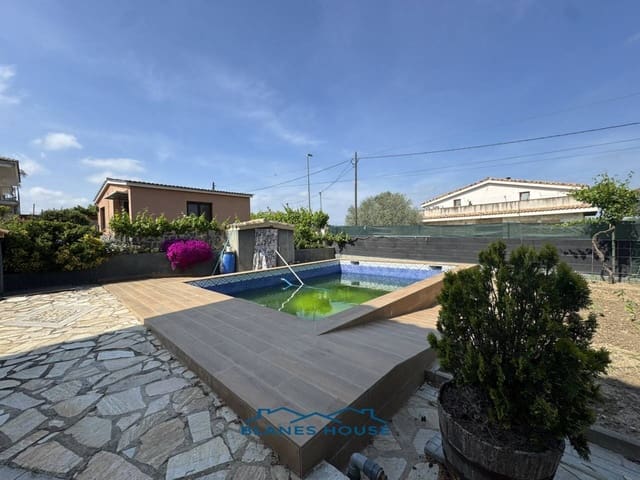 6 bedroom Villa for sale in Sils with pool garage - € 365,000 (Ref: 9004937)