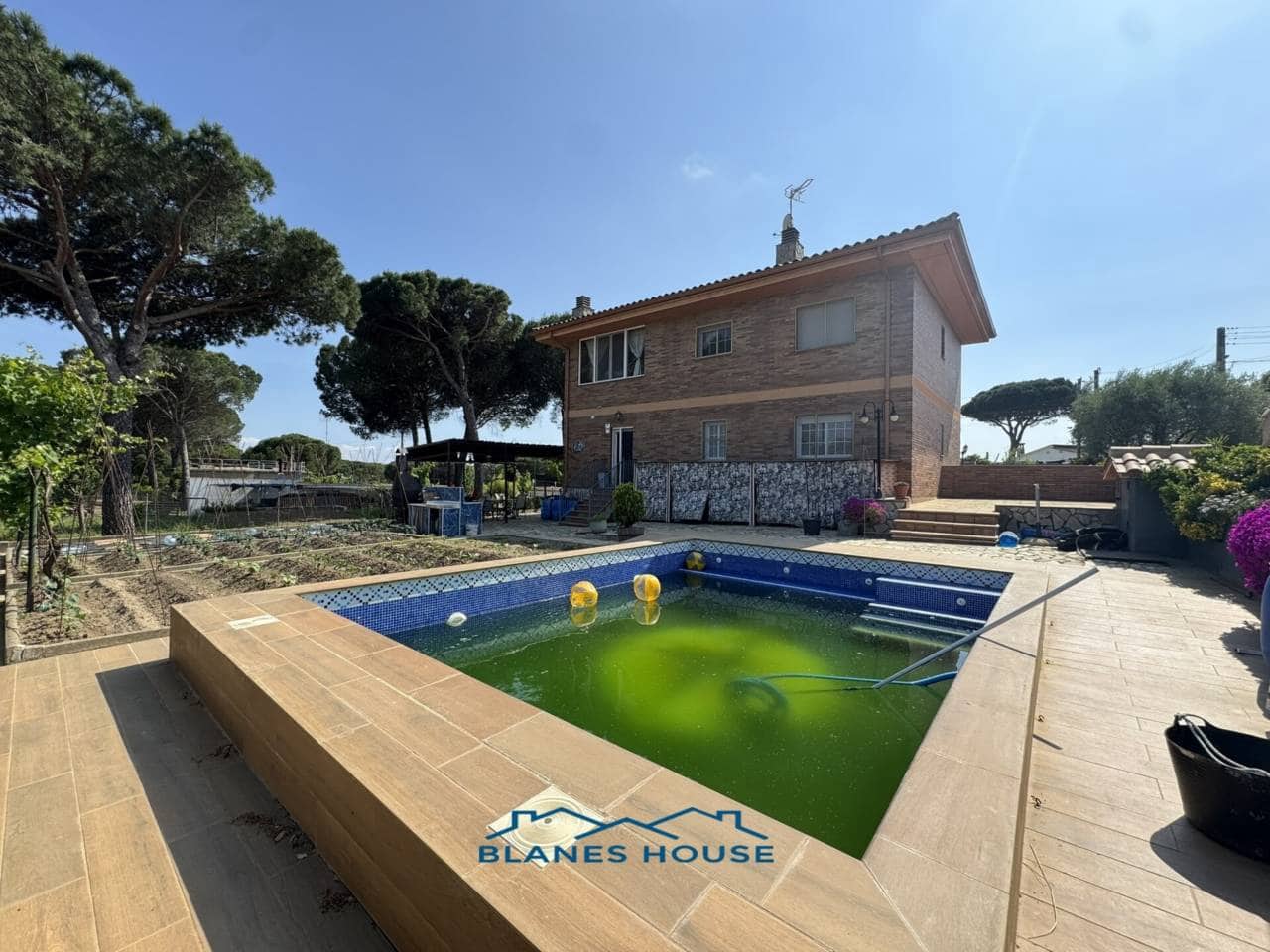 6 soveværelse Villa til salg i Sils med swimmingpool garage - € 365.000 (Ref: 9004937)