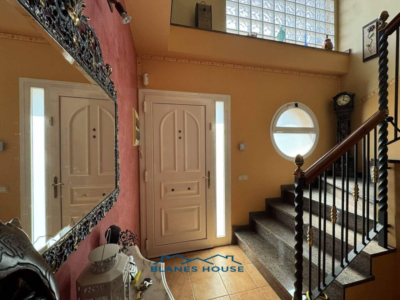 6 soveværelse Villa til salg i Sils med swimmingpool garage - € 365.000 (Ref: 9004937)