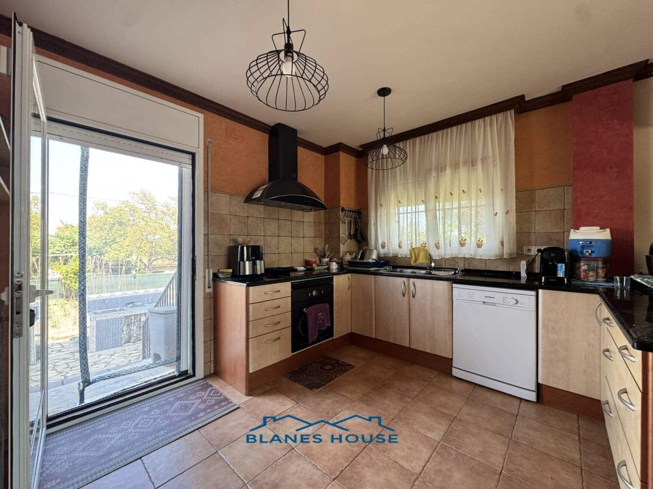 6 soveværelse Villa til salg i Sils med swimmingpool garage - € 365.000 (Ref: 9004937)