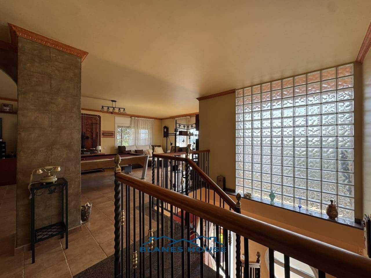 6 soveværelse Villa til salg i Sils med swimmingpool garage - € 365.000 (Ref: 9004937)