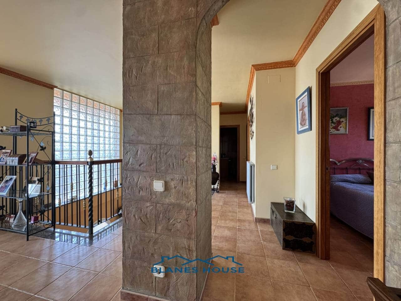 6 soveværelse Villa til salg i Sils med swimmingpool garage - € 365.000 (Ref: 9004937)