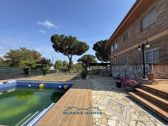 6 bedroom Villa for sale in Sils with pool garage - € 365,000 (Ref: 9004937)