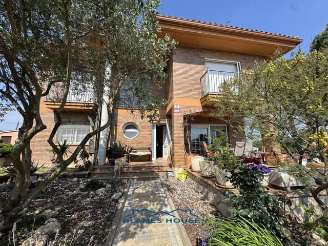 6 bedroom Villa for sale in Sils with pool garage - € 365,000 (Ref: 9004937)