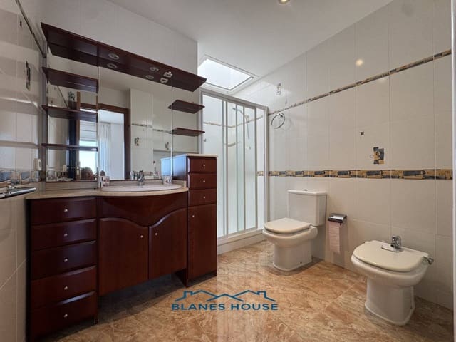 Chalet de 5 habitaciones en Lloret de Mar en venta con piscina garaje - 675.000 € (Ref: 9006793)