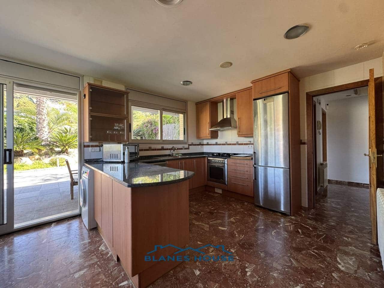 5 chambre Villa/Maison à vendre à Lloret de Mar avec piscine garage - 675 000 € (Ref: 9006793)